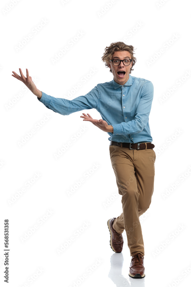 casual man walking, pointing to side with excitement