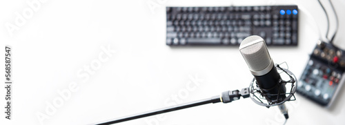 Quadro su tela live stream, live talk, voice recording, webinar, concept, with large copy space