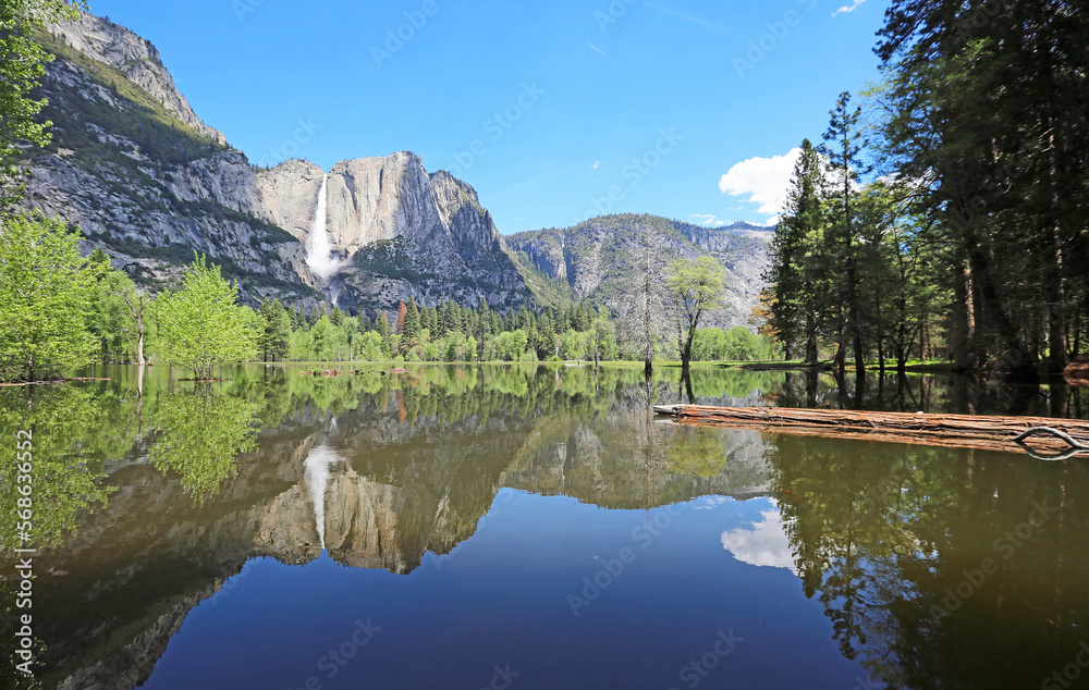 Fototapeta premium Natural mirror - Yosemite NP, California