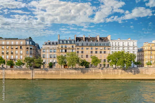 Paris, ile Saint-Louis, beautiful houses quai d’Anjou  © Pascale Gueret