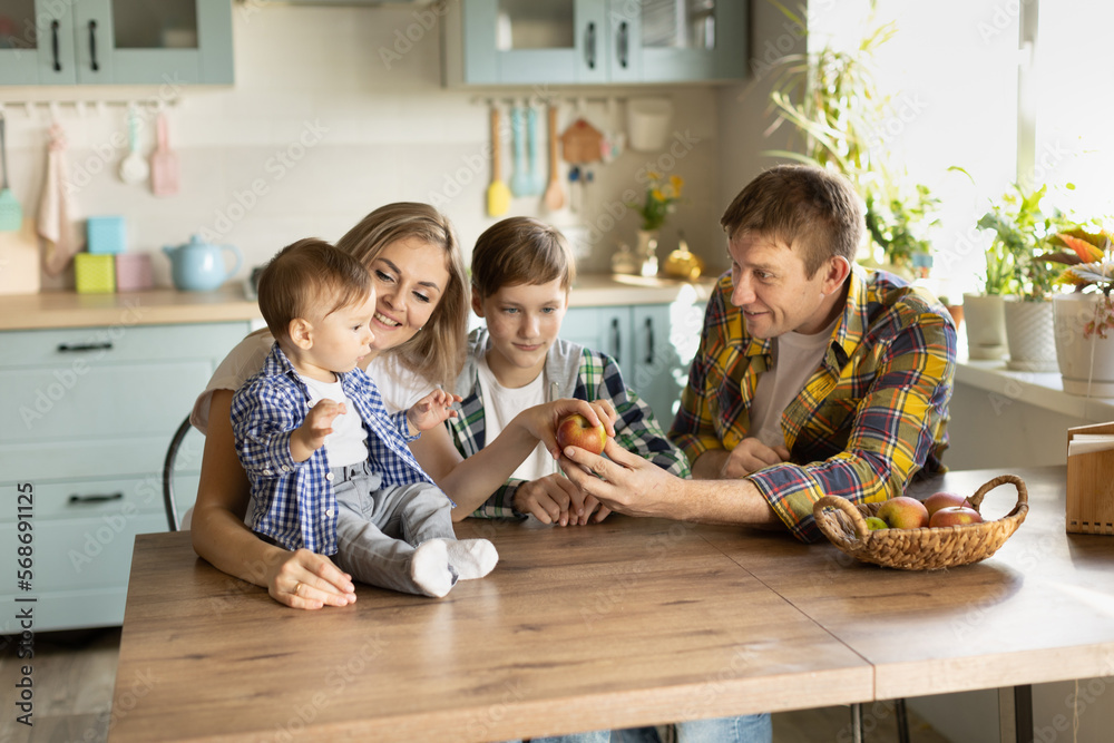 Fototapeta premium family with two children
