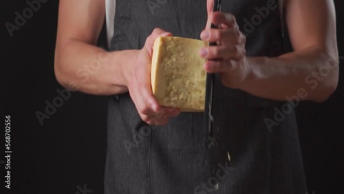manos rallando queso parmesano con un rallador en camara lenta photo