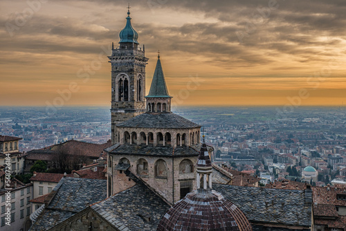 Bergamo Alta, piazza Duomo photo