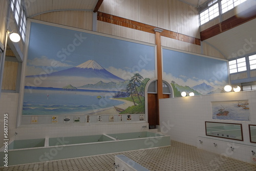 Foto 懐かしい銭湯の風景（富士山のペンキ絵）