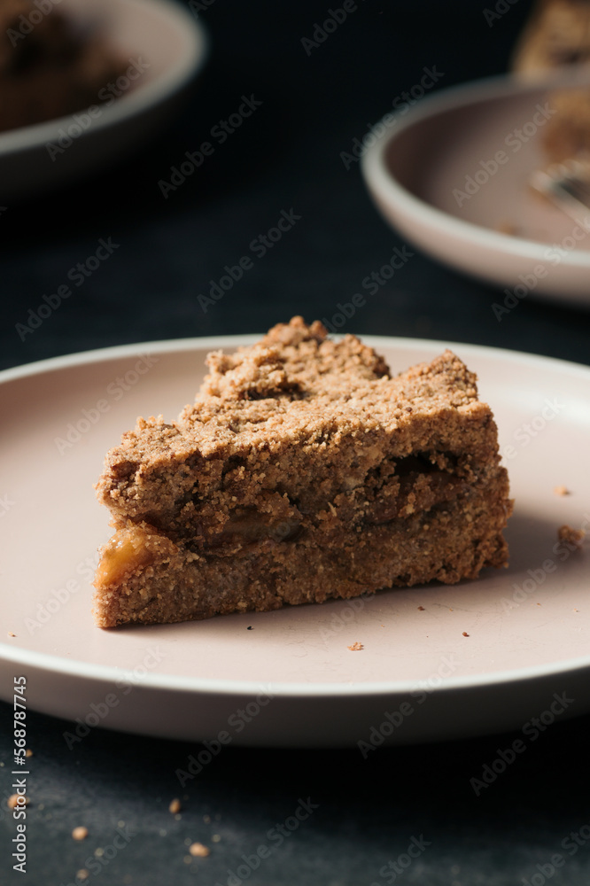 Vegan apple crumble pie. Food photo.