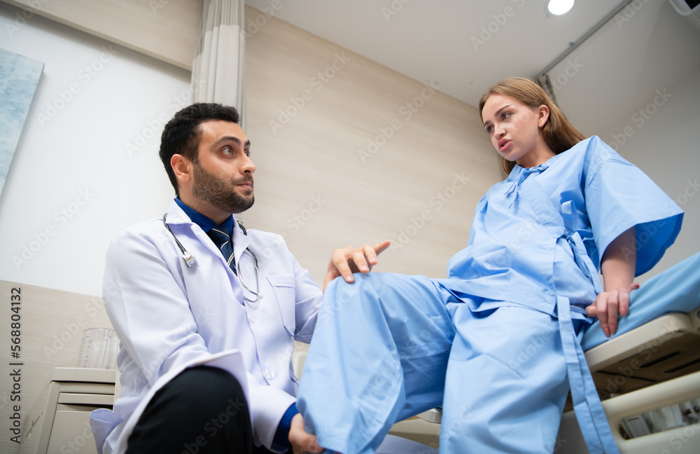 Obraz premium The doctor did a daily check-up and talked about the serious illness that had happened to the girl. to know the progress of treatment