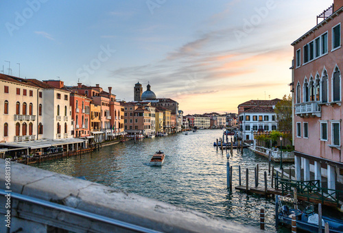 Canale Grande in Venedig von der Ponte degli Scalzi im morgentlichen Novemberlicht photo