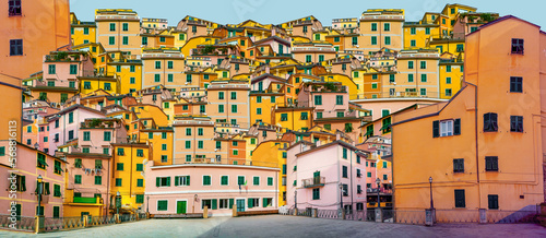 Himmel über Gebäuden der Piazza del Vignaiolo Riomaggiore, 5 lands, Liguria, Italy	
