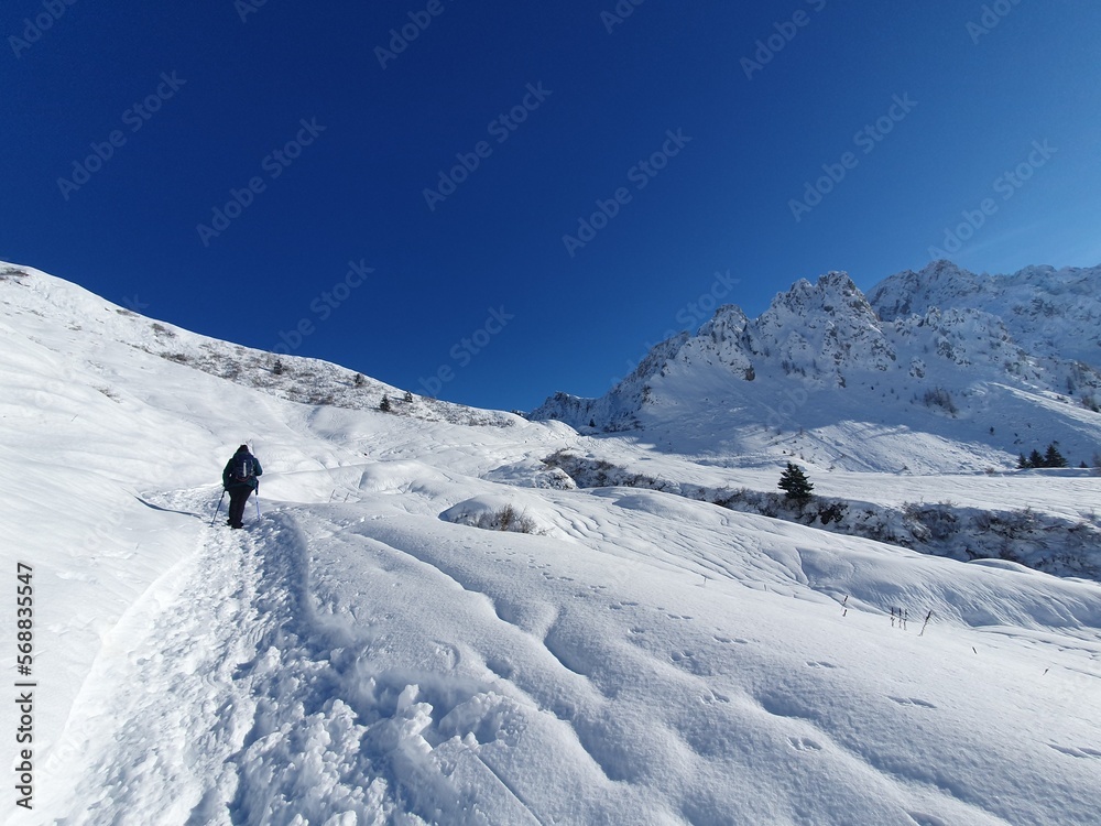 trekking in montagna in inverno