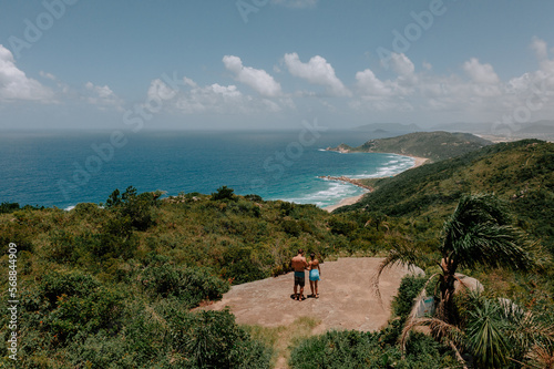 Der Aussichtspunkt Mirante da Boa Vista - Florianoplis. Wunderschöner Blick über tropischen Wald aufs Meer und einem See. Türkiser Atlantik 5 © Marlon