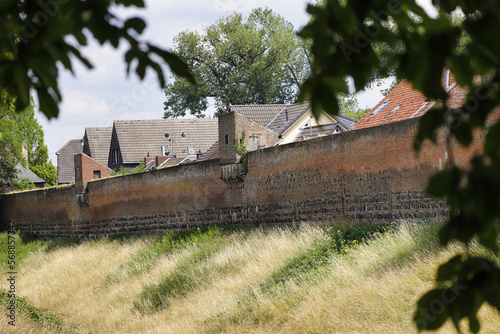 Zons alte Stadtmauer zur Verteidigung der Stadt photo