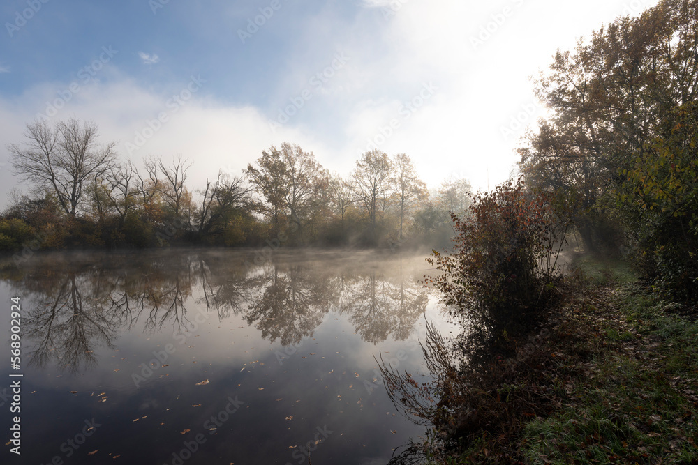 Sonnenaufgang im Nebel über den NSG Altmain bei Grafenrheinfeld, Landkreis Schweinfurt, Unterfranken, Franken, Bayern, Deutschland
