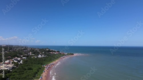 Wallpaper Mural  Imagem aérea da Praia dos Fachos na cidade da Serra no litoral do estado do Espírito Santo. Costa tropical com mata atlântica do Brasil.
 Torontodigital.ca
