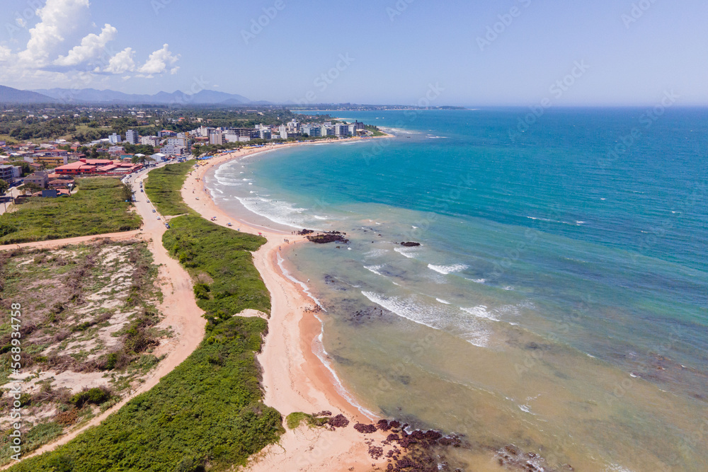 Imagem aérea de Castelhanos e da Praia da Boca da Baleia na cidade da ...