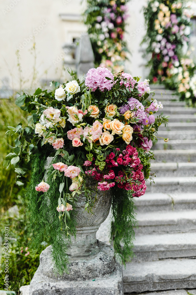 Bouquet at beginning of stairs Bouquet at beginning of stairs