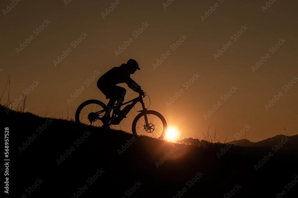 Obraz premium MTB-Sunset ride 