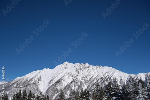 新穂高ロープウェイの西穂高口駅の展望台より西穂高岳を望む。
