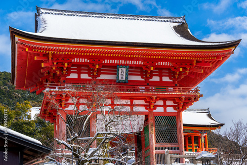 Kiyomizu Temple Gate of Deva with snow in winter. Kyoto, Japan. Translation in Japanese "Kiyomizu-dera Temple, important cultural property Nio-mon Gate".
