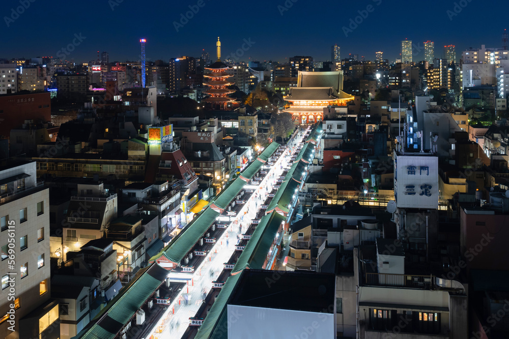 Fototapeta premium 浅草文化観光センターからみた浅草寺(夜景)