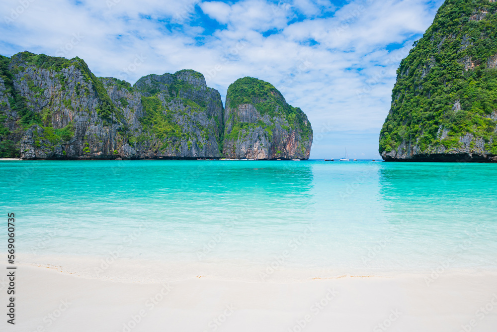 Obraz premium beautiful nature scenic landscape famous landmark beach Maya bay Krabi, Tourism destination Popular travel place for summer holidays vacation trip