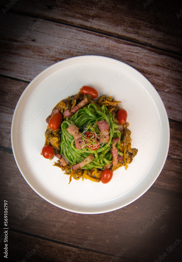 Recipe for spaghetti with spinach cream and smoked bacon, tomatoes and chanterelle mushrooms. High quality photo Recipe for spaghetti with spinach cream and smoked bacon, tomatoes and chanterelle mushrooms. High quality photo