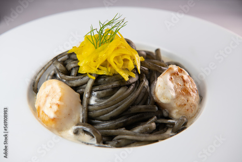 Fényképezés Recipe for Linguine Pasta with squid ink and scallops, yellow chioggia beet