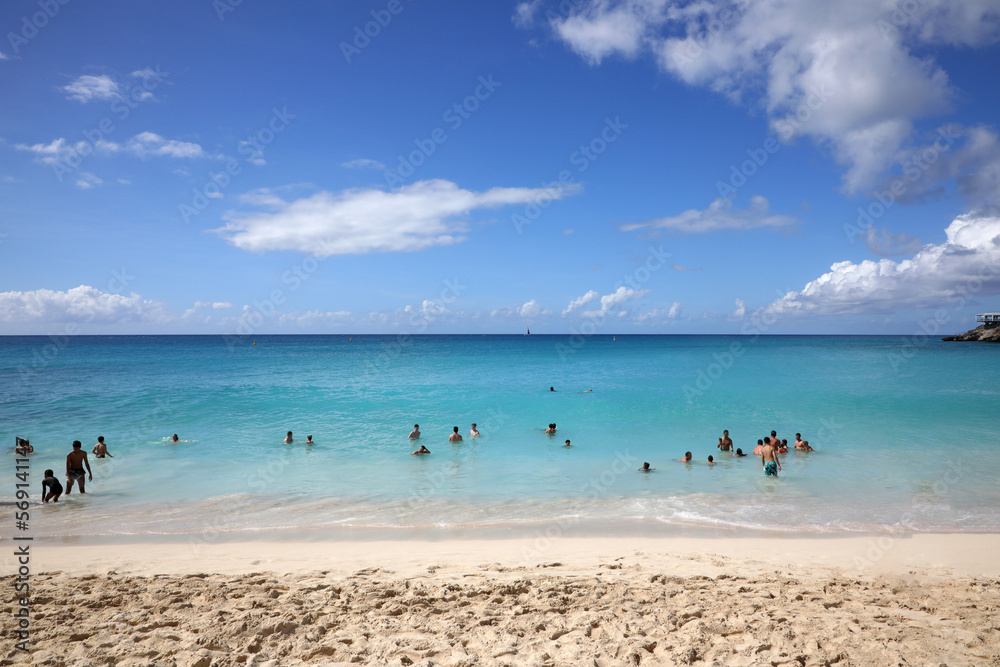 Strand auf St. Maarten - Karibische Insel Strand auf St. Maarten - Karibische Insel