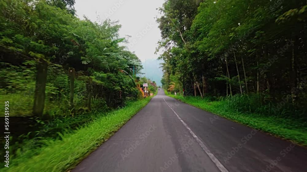 Road to Merapi volcan
