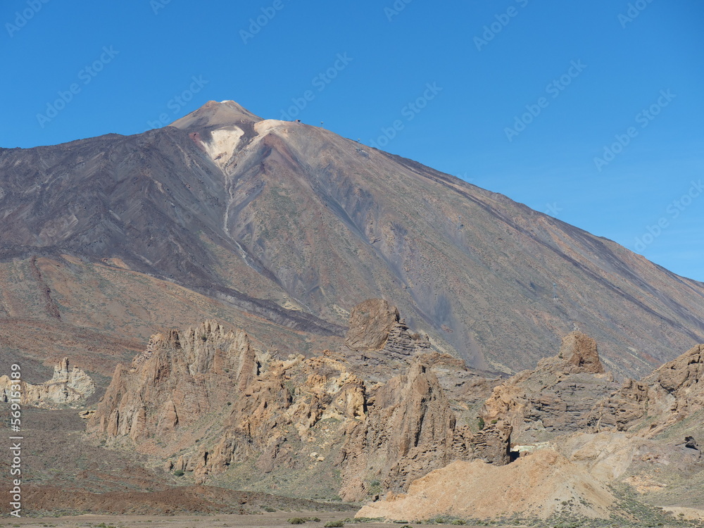Der Vulkan Teide auf Teneriffa ist der höchste Berg Spaniens.