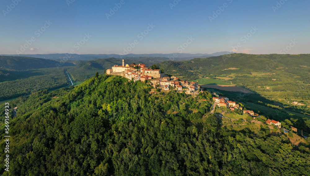Obraz premium Motovun Village in Croatia. It is a village and a municipality in central Istria, Croatia. In ancient times, both Celts and Illyrians built their fortresses at the location of present-day Motovun.