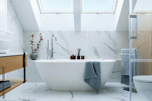 Fotografia Stylish bathroom interior design with marble panels