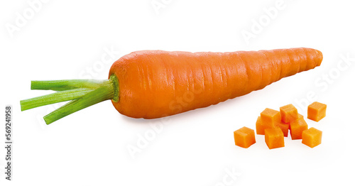 Cenoura inteira e pequenos pedaços de cenoura  photo