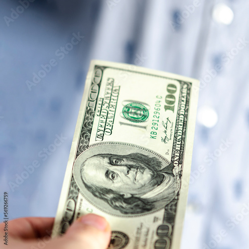 Bill of 100 dollars in the hands of a person