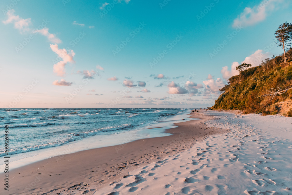 Obraz na płótnie Pusta dzika Polska plaża, zachód słońca Ustka, Rowy, Poddąbie w salonie
