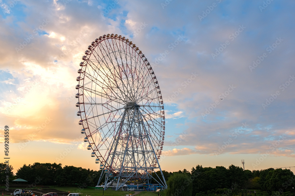 東京都江戸川区 夕暮れの葛西臨海公園 観覧車