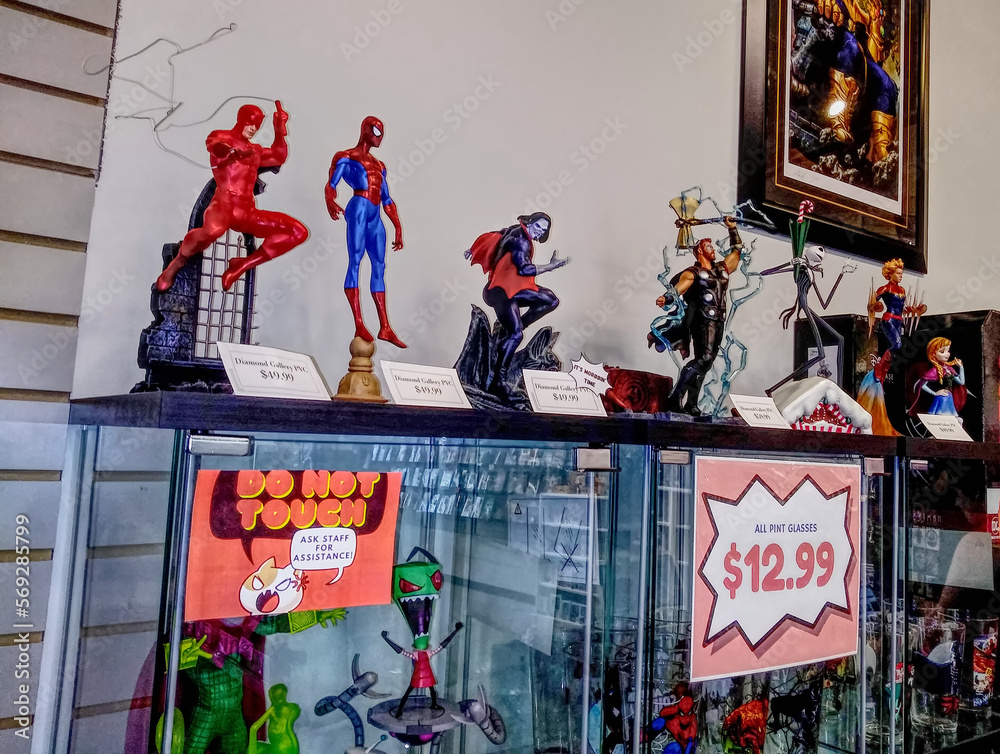 Obraz premium Comic Store with figurines of Marvel characters (NC, 2022)