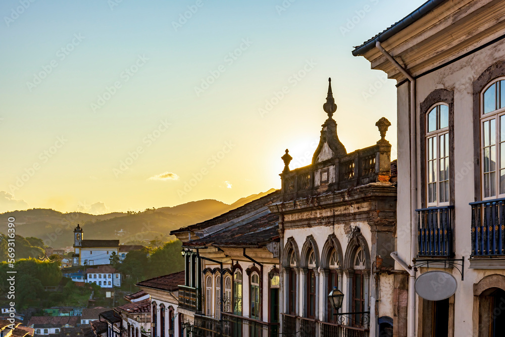 Obraz premium Old houses and church on the hills of the historic city of Ouro Preto in Minas Gerais
