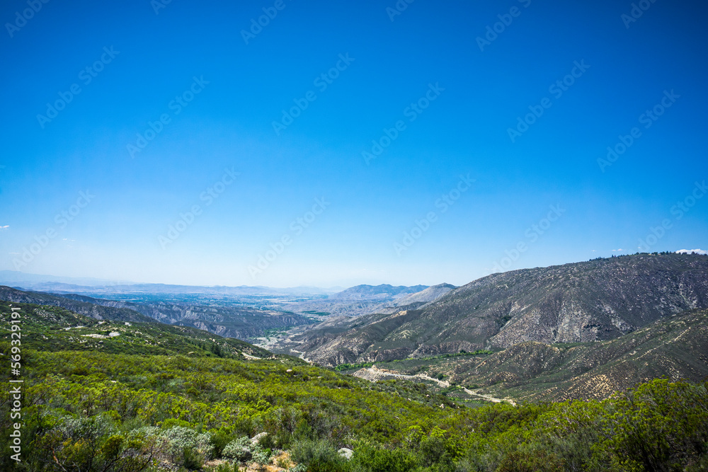 Obraz premium Canyon Road in California Mountains