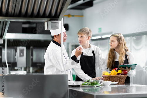Students are learning to cook in a culinary institute with a standard kitchen and complete equipment. And have a professional chef as a trainer.
