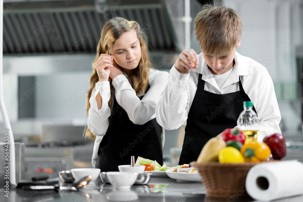 Students are learning to cook in a culinary institute with a standard kitchen and complete equipment. And have a professional chef as a trainer. Students are learning to cook in a culinary institute with a standard kitchen and complete equipment. And have a professional chef as a trainer.