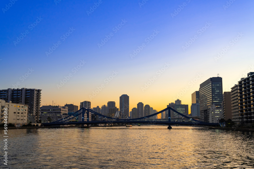 東京水辺ライン船上から見た夕景