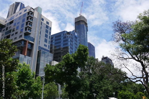 Hochhaus mit Kran in Melbourne