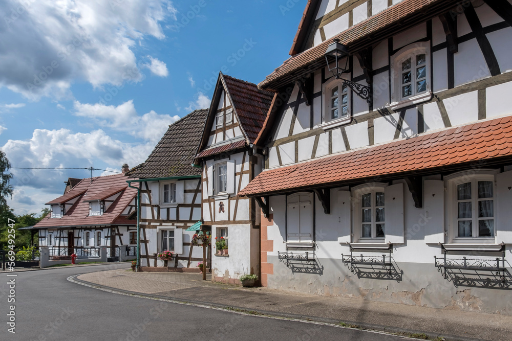 Hauptstraße mit Fachwerkhäusern, Hunspach, Elsass Hauptstraße mit Fachwerkhäusern, Hunspach, Elsass