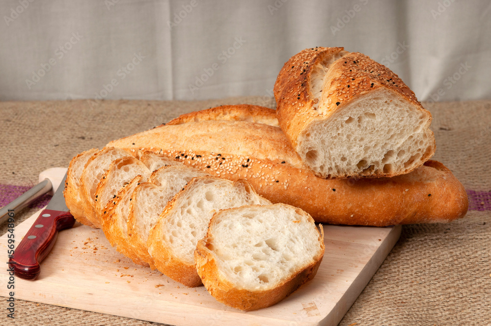 Bread made from wheat flour. Sliced whole wheat bread. Baked fresh bread. Bread knife. Bread made from wheat flour. Sliced whole wheat bread. Baked fresh bread. Bread knife.