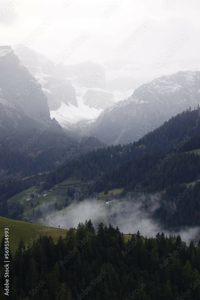 Fototapeta premium Autumn in the Dolomite Alps 