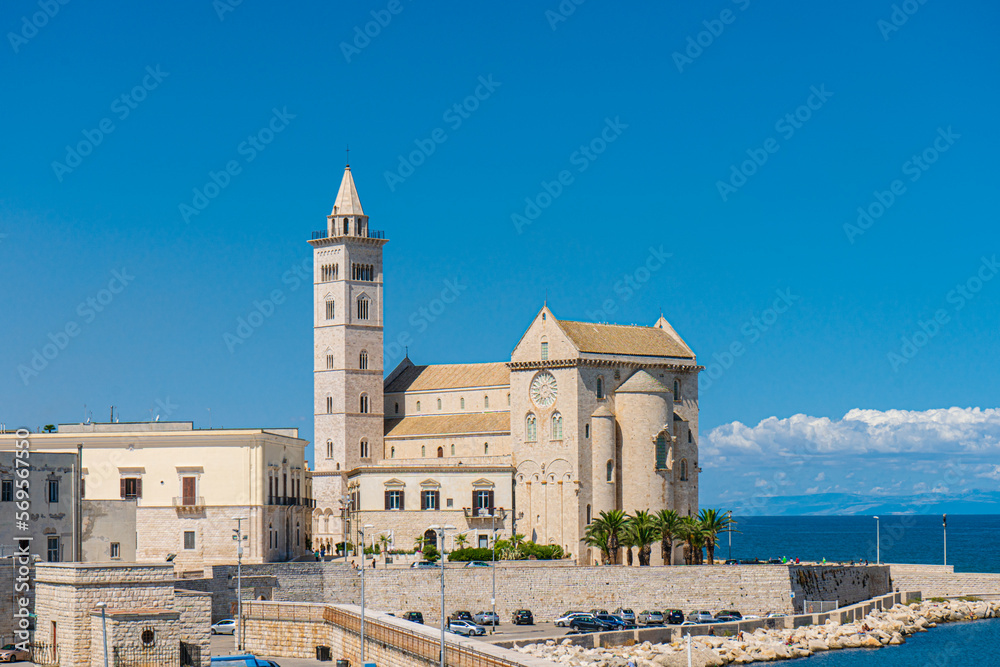 La bellissima Basilica Cattedrale romanica di San Nicola Pellegrino, a Trani.