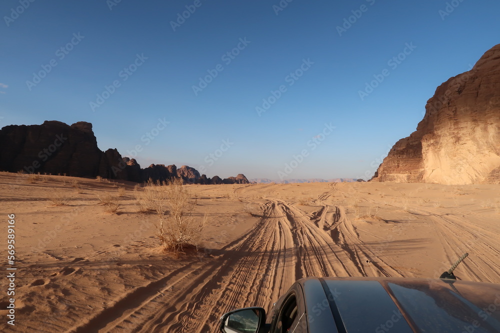 Obraz premium Exploring the Wadi Rum desert with a off-road vehicle, Jordan
