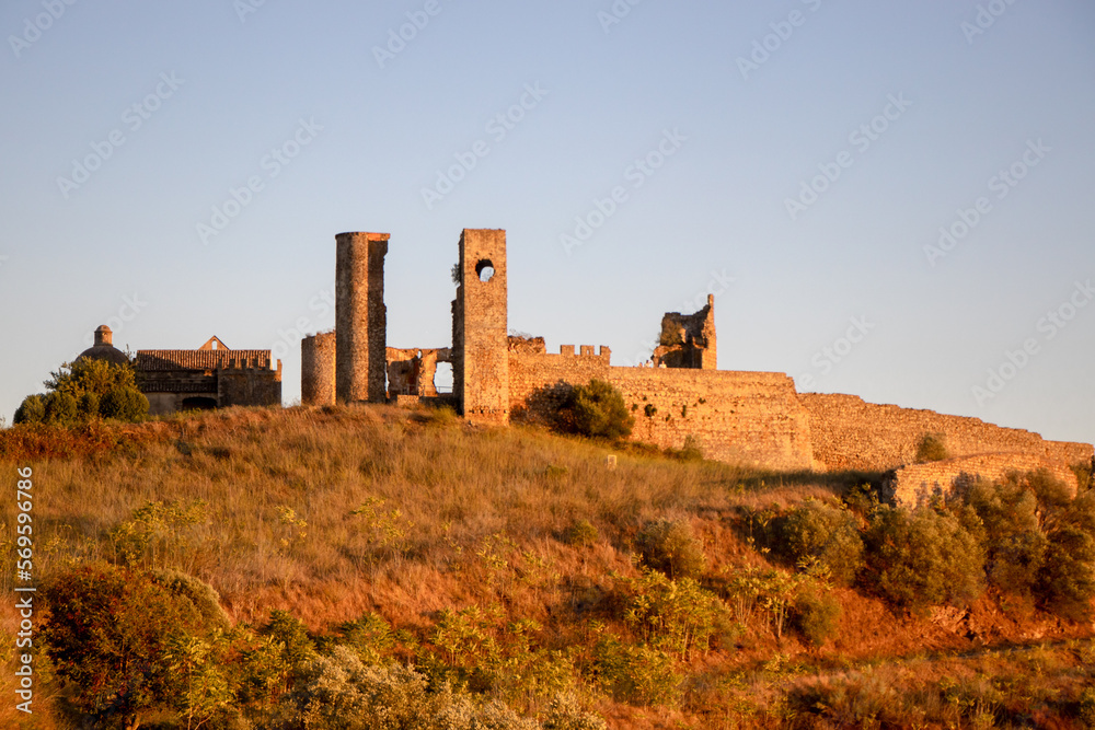 Obraz premium Ruins of the castle of Montemor o Novo, district of Evora, Portugal