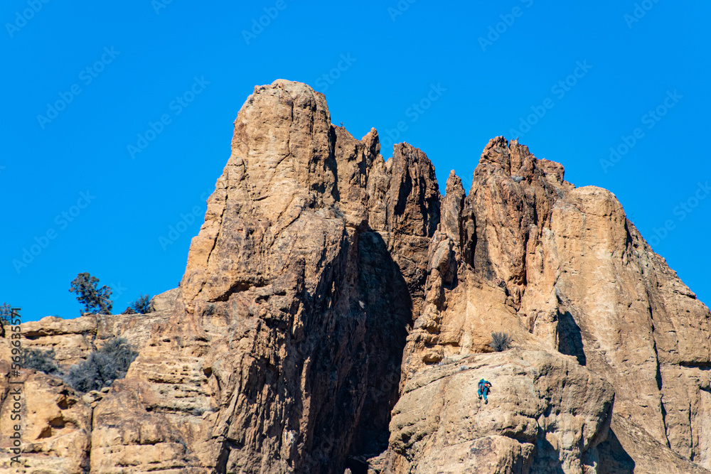Fototapeta premium Couple of Mountain Climbers Climbing a Cliff in Smith Rock State Park, OR