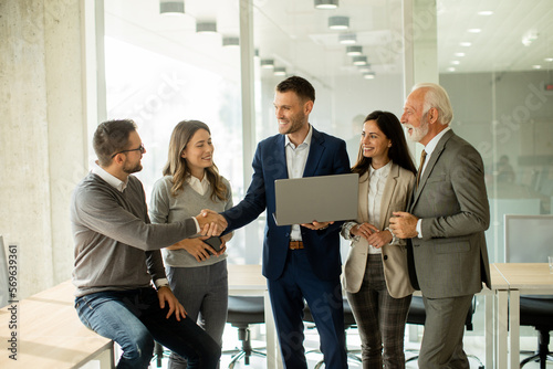 Businesspeople working in t...